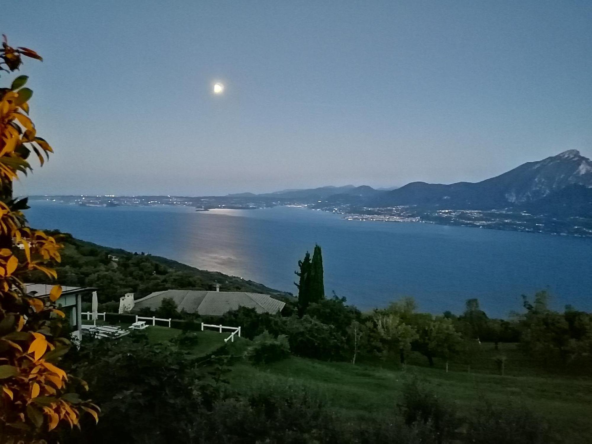 Beb Da Paolo Con Vista Lago Сан-Дзено-ди-Монтанья Экстерьер фото